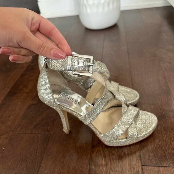 MICHAEL KORS SILVER HEELS - Picture 9 of 12
